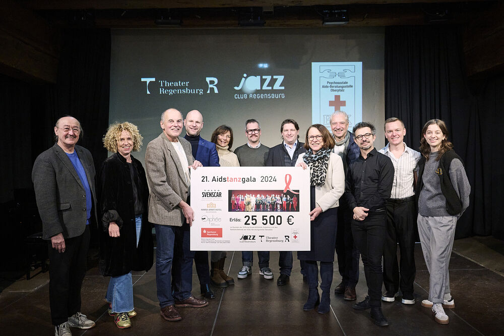Winfried Freisleben, Petra Stikel, Prof. Dr. Bernd Salzberger, Sebastian Ritschel, Doris Pilhofer-Horsch (Stiftung KinderAIDSHilfe Südarfika), Daniel Schnarr (Svenscar GmbH), Matthias Schloderer, Gertrud Maltz-Schwarzfischer, Hans-Peter Dorsch, Wagner Moreira, Sascha Pieper, Lea Aulinger