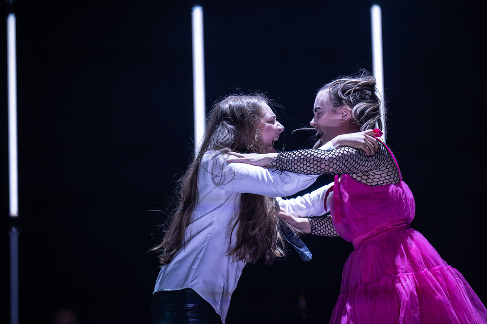 Amelie Stangelmayer, Mathile Godin