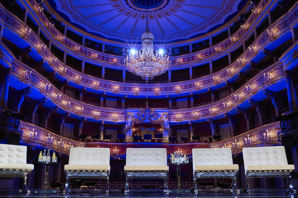 STAATSTHEATER — UND NUN? | Mit Marc Grandmontagne, Matthias Schloderer, Kapelle Josef Menzl | Moderation Teresa Reichl | Im Rahmen der Reihe ZUKUNFT JETZT!