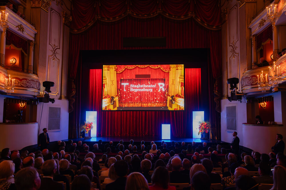 Video "Festakt: Das Theater Regensburg wird Staatstheater"