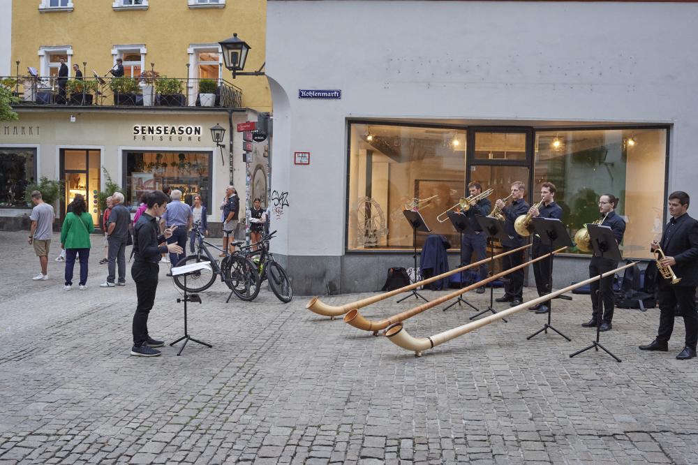 Jacob Bass &amp; Mitglieder des Philharmonischen Orchester am Kohlenmarkt