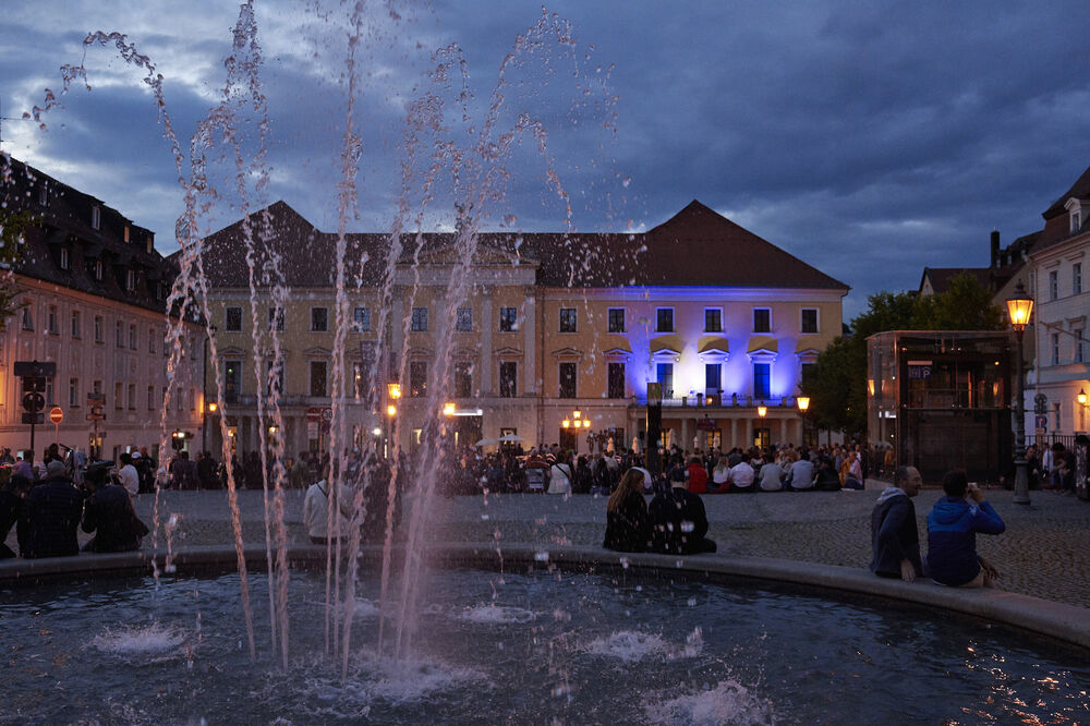 BTT - Theater Regensburg | LISTENING PARTY AUF DEM BISMARCKPLATZ