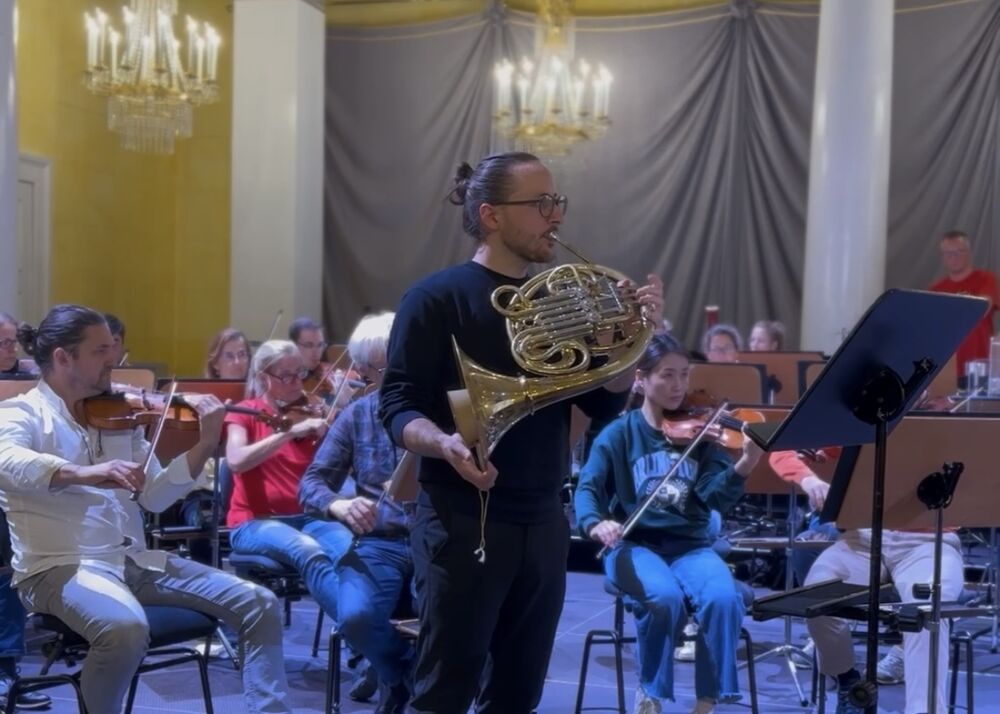 Video "Die ersten Töne"